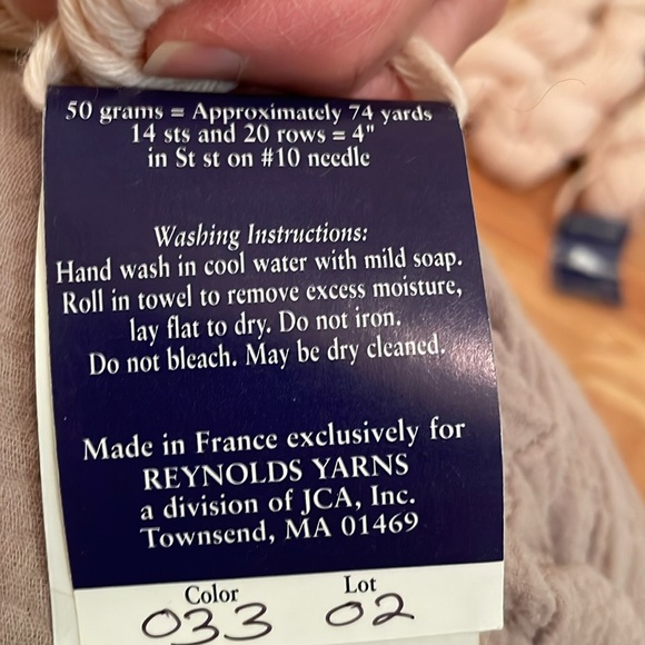 Soft Pink Yarn Skeins in lamb wool angora and nylon - Picture 3 of 3